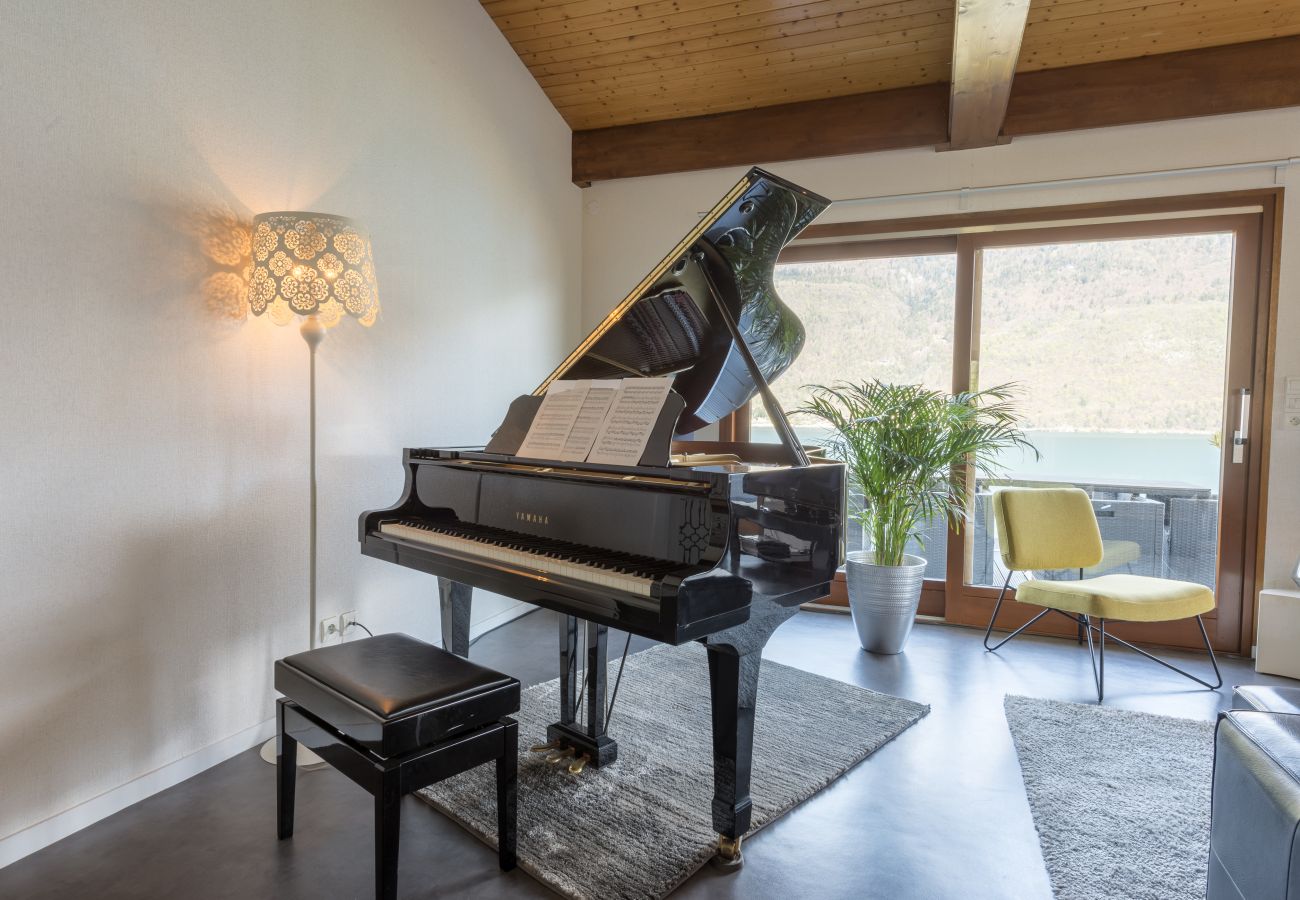appartement de luxe, vue lac, location saisonnière, conciergerie haut de gamme, vacances, hôtel, annecy, été