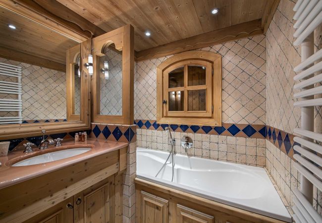 Chalet à Courchevel - Winter Courchevel -- Le Wood and Stone SKI IN OUT Chalet à Courchevel - Winter Courchevel -- Le Wood and Stone SKI IN OUT