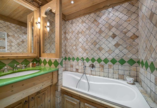 Chalet à Courchevel - Winter Courchevel -- Le Wood and Stone SKI IN OUT Chalet à Courchevel - Winter Courchevel -- Le Wood and Stone SKI IN OUT