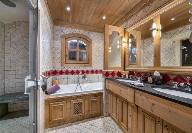 Chalet à Courchevel - Winter Courchevel -- Le Wood and Stone SKI IN OUT Chalet à Courchevel - Winter Courchevel -- Le Wood and Stone SKI IN OUT