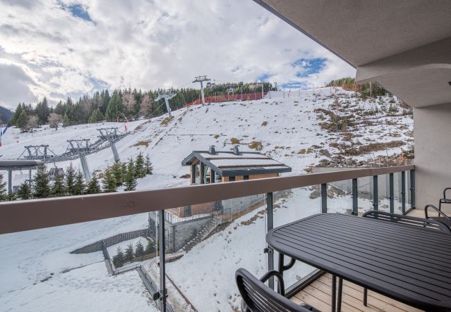 Appartement à louer Courchevel ski in out avec piscine, location de luxe montagnes, conciergerie au centre village