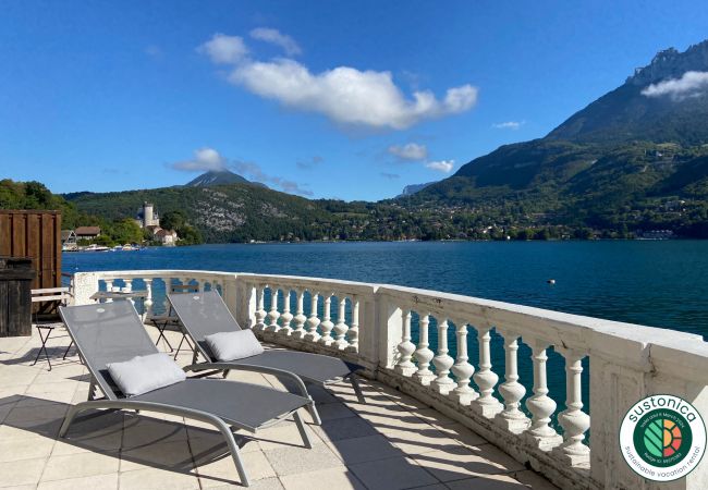 appartement à louer au lac d'Annecy, rez-de-jardin, location saisonnière, conciergerie haut de gamme, vacances, hôtel, été