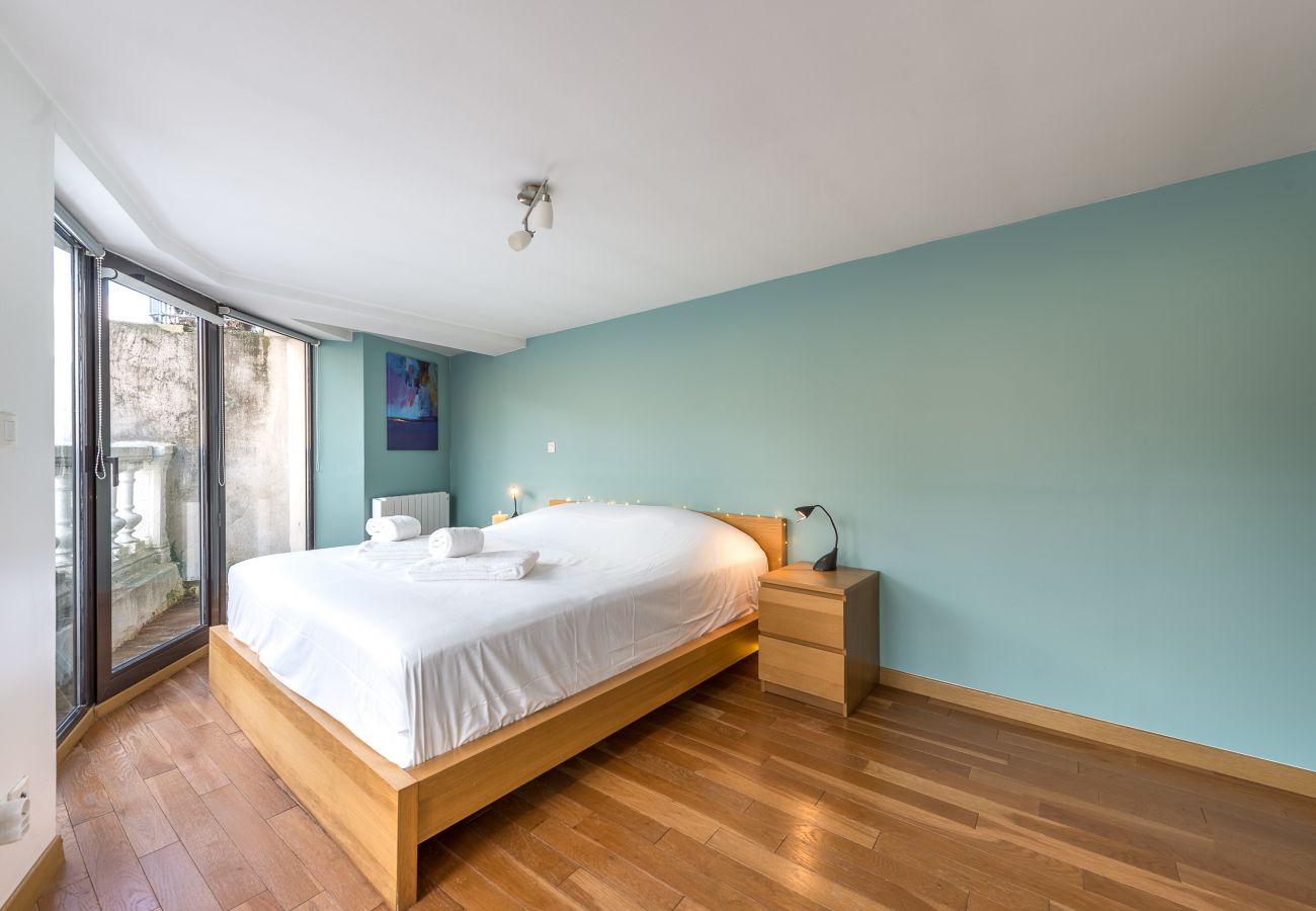 chambre, appartement, luxe, location saisonnière, annecy, vacances, vue lac, montagne, hôtel, plage privée, neige, soleil 