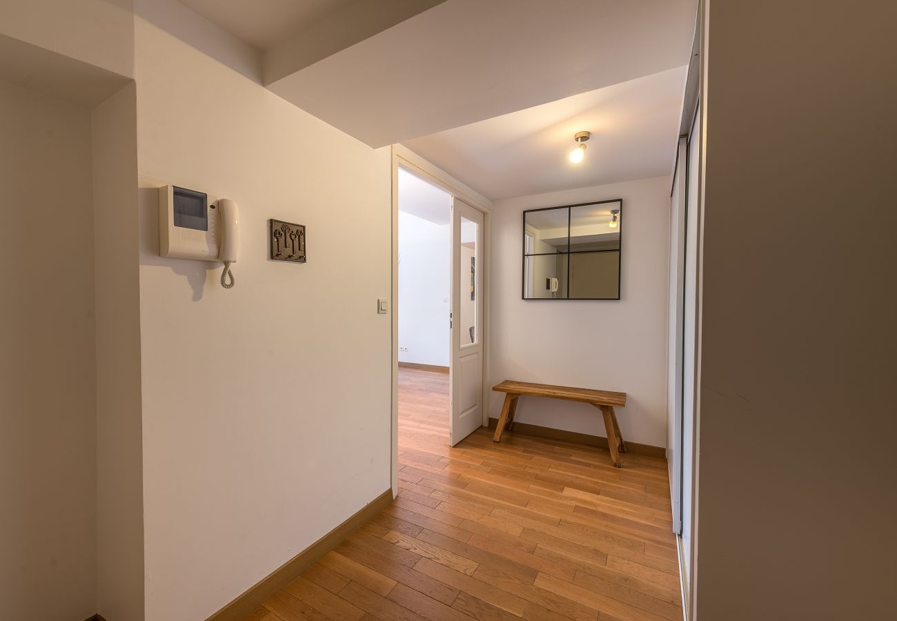 hall, appartement, luxe, location saisonnière, annecy, vacances, vue lac, montagne, hôtel, plage privée, neige, soleil 