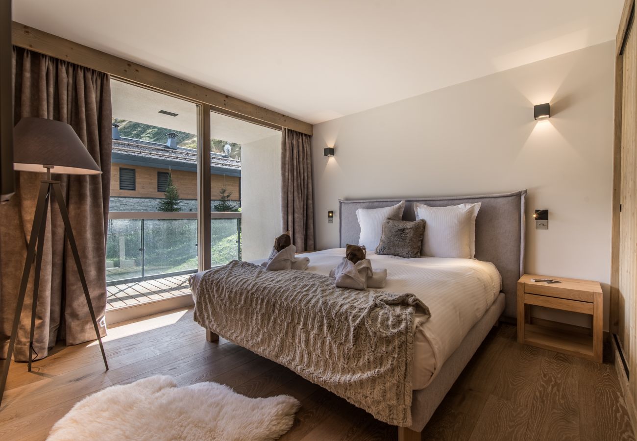 Appartement à louer Courchevel pieds des pistes avec piscine, location de luxe dans les alpes, conciergerie au centre village