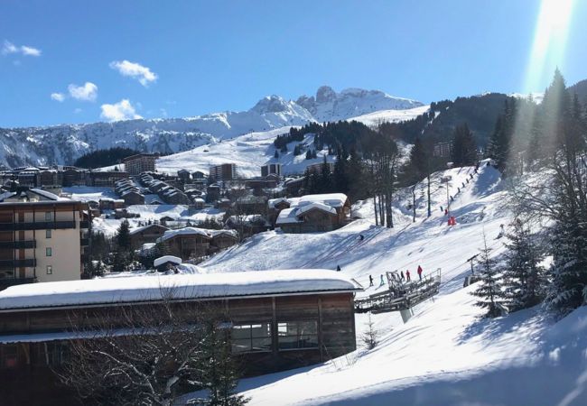 Appartement location saisonnière Courchevel pieds des pistes, airbnb luxe dans les alpes, ski in out proche du centre 