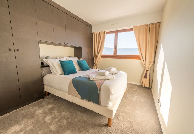 chambre, appartement, luxe, location saisonnière, annecy, vacances, vue lac, montagne, hôtel, neige, soleil, plage, famille 