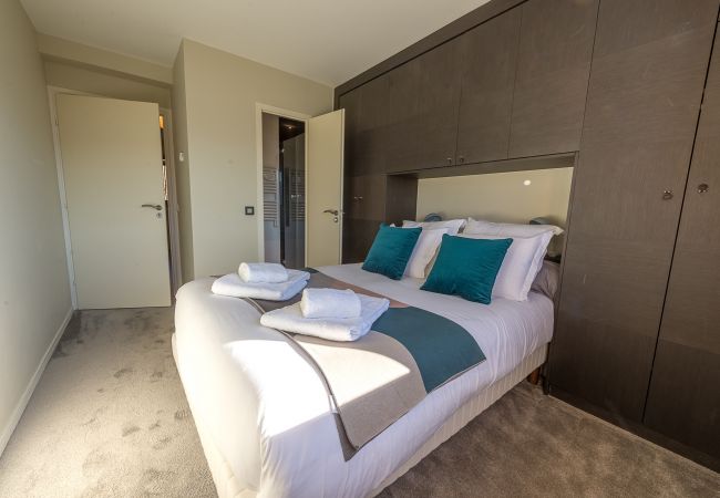 chambre, appartement, luxe, location saisonnière, annecy, vacances, vue lac, montagne, hôtel, neige, soleil, plage, famille 