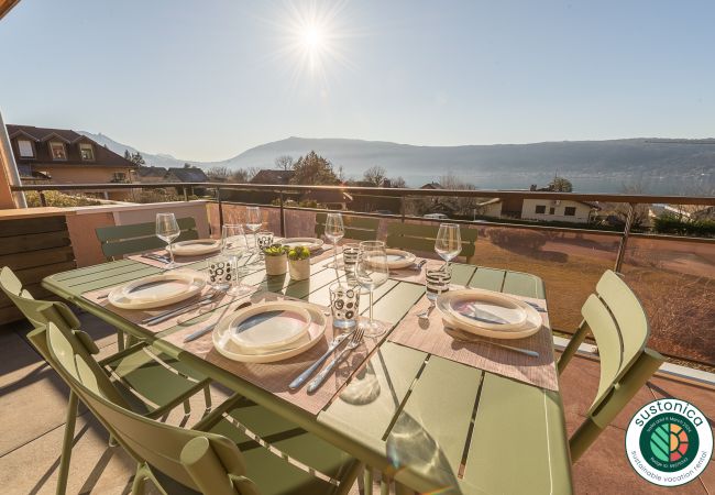 appartement, plage, terrasse, soleil, location saisonnière, conciergerie haut de gamme, vacances, hôtel, annecy, lac