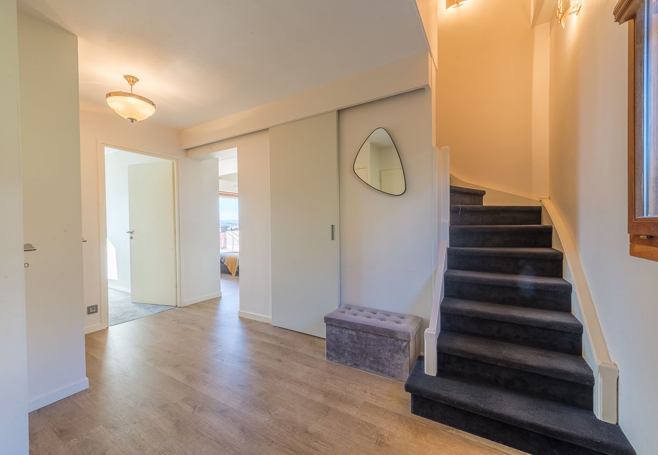 entrée, appartement, luxe, location saisonnière, annecy, vacances, vue lac, montagne, hôtel, neige, soleil, plage, famille 