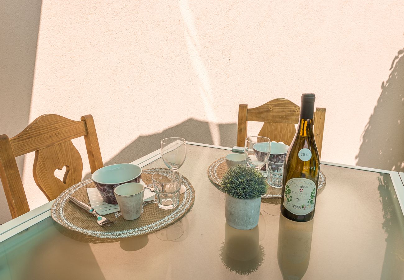 table à manger, extérieur, balcon, location saisonnière, vacances, 2 personnes, luxe 