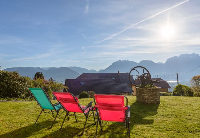 chalet de luxe, vue lac, location saisonnière, conciergerie haut de gamme, vacances, hôtel, annecy, été, jardin, airbnb