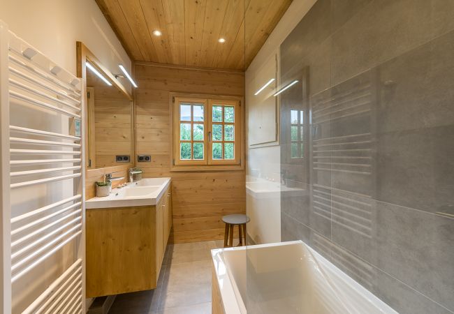 salle de bain, baignoire, bain, lavabo, location, location de vacances, airbnb, montagnes, lac 