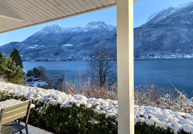terrasse, jardin, neige, hiver, jolis paysages, montagnes, soleil, annecy montagne, location villa lac annecy