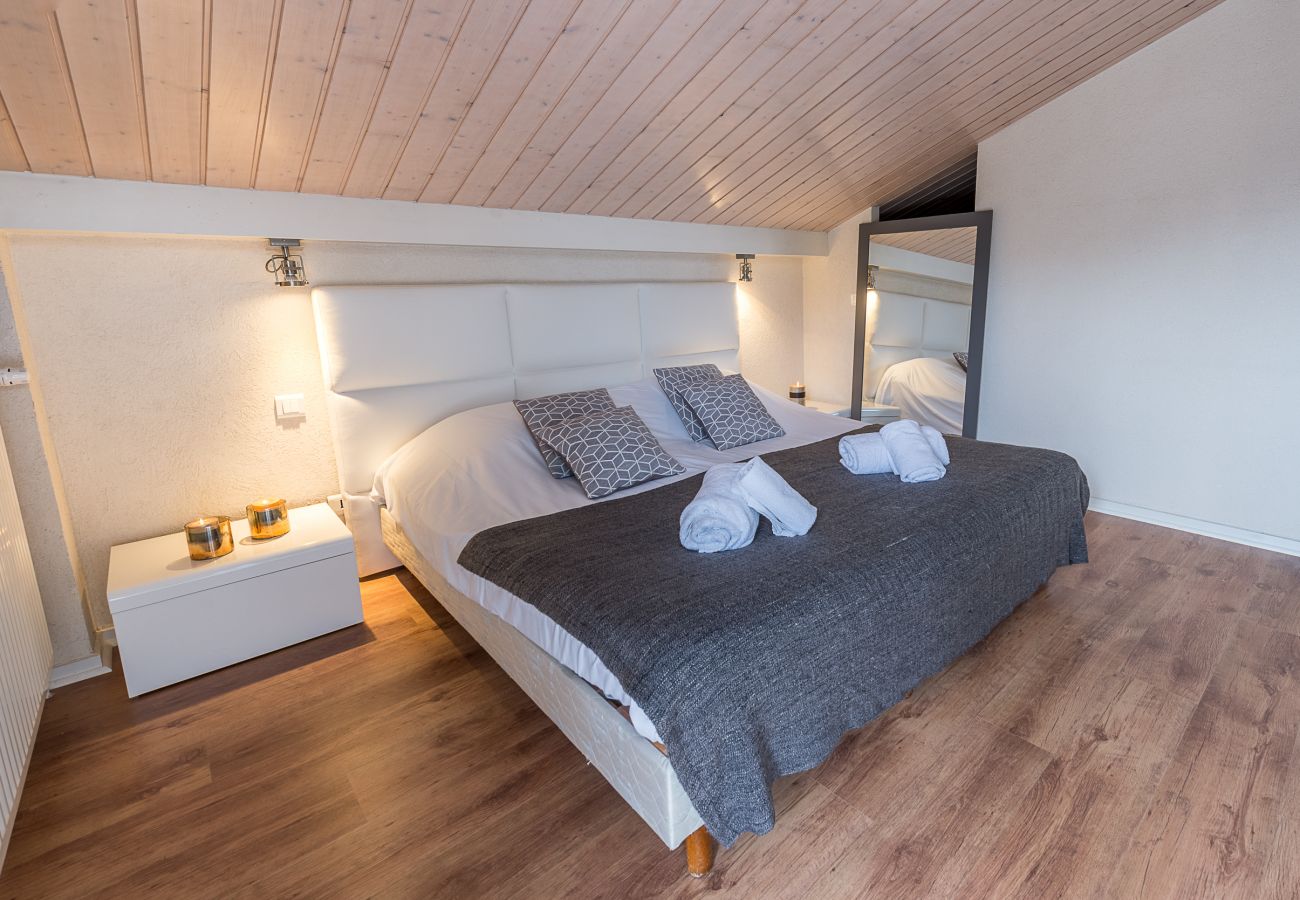 chambre double, location saisonnière, annecy, vacances, lac, montagne, luxe, maison, villa, hôtel, neige, soleil 