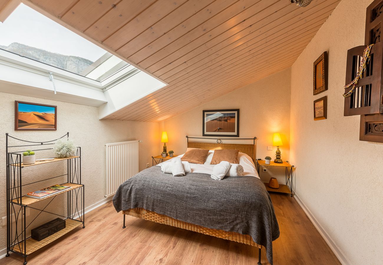 chambre double, location saisonnière, annecy, vacances, lac, montagne, luxe, maison, villa, hôtel, neige, soleil 