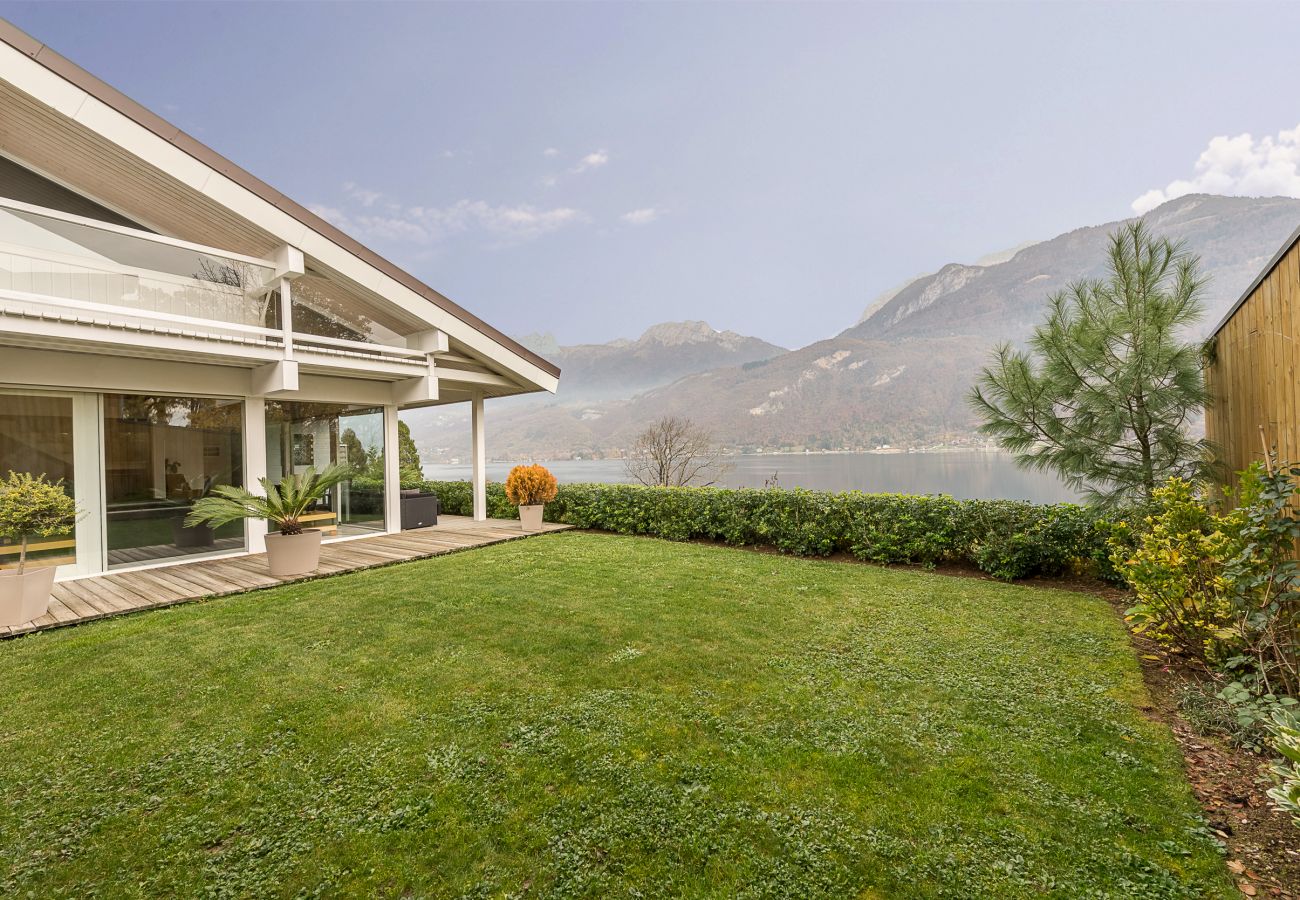 terrasse, jardin, location saisonnière, annecy, vacances, vue lac, montagne, luxe, maison, villa, hôtel, neige, soleil 