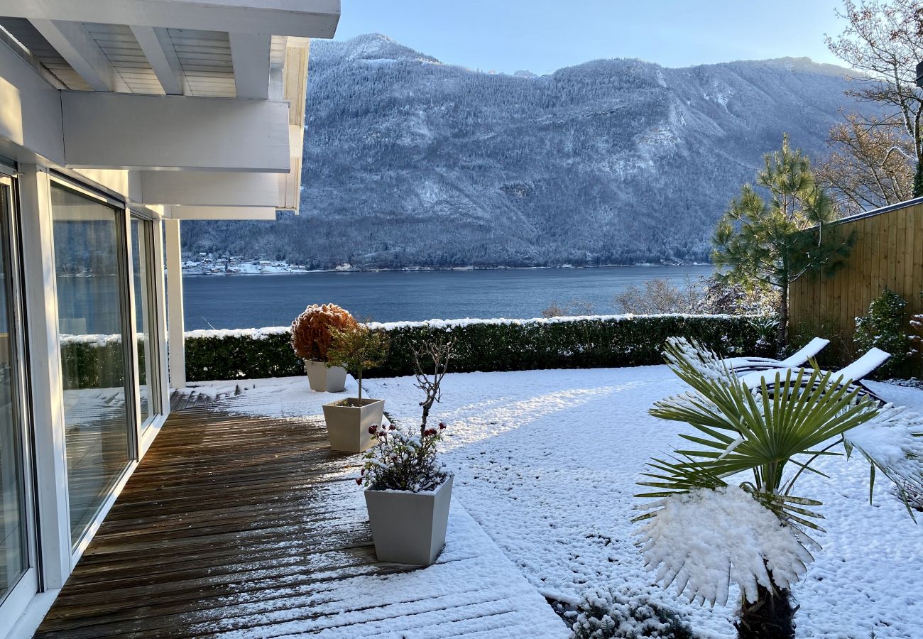 terrasse, jardin enneigé, neige, vue montagnes, vue lac, maison à la location, location saisonnière, propriété de luxe