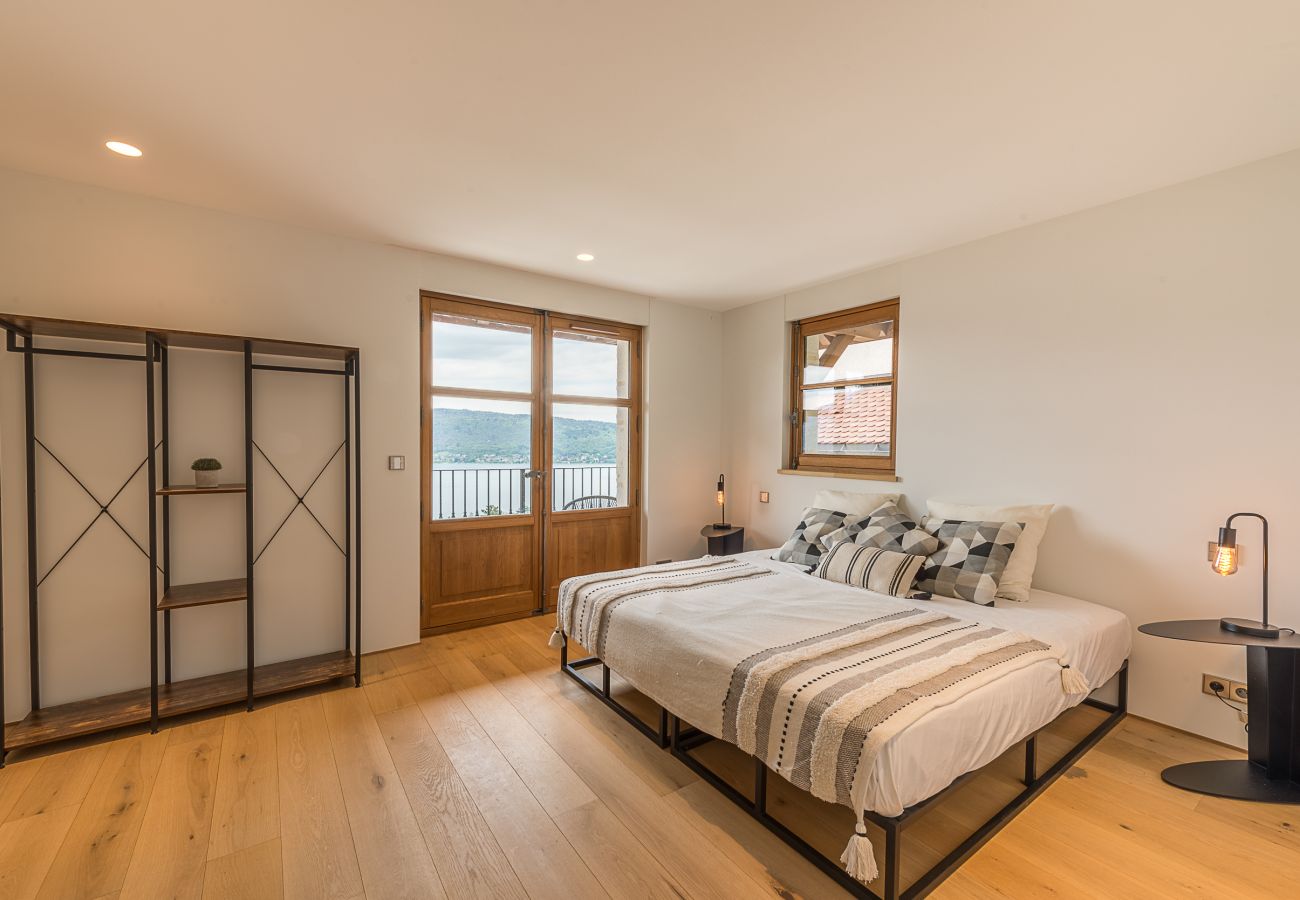 villa, luxe, location saisonnière, annecy, vacances, neige, piscine, hôtel, neige, soleil, hiver, jacuzzi, maison, vue lac 