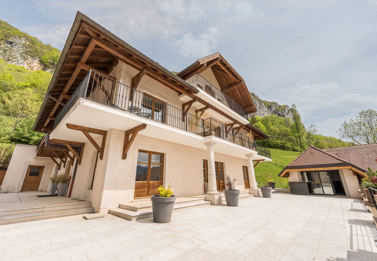 villa, luxe, location saisonnière, annecy, vacances, neige, piscine, hôtel, neige, soleil, hiver, jacuzzi, maison, vue lac