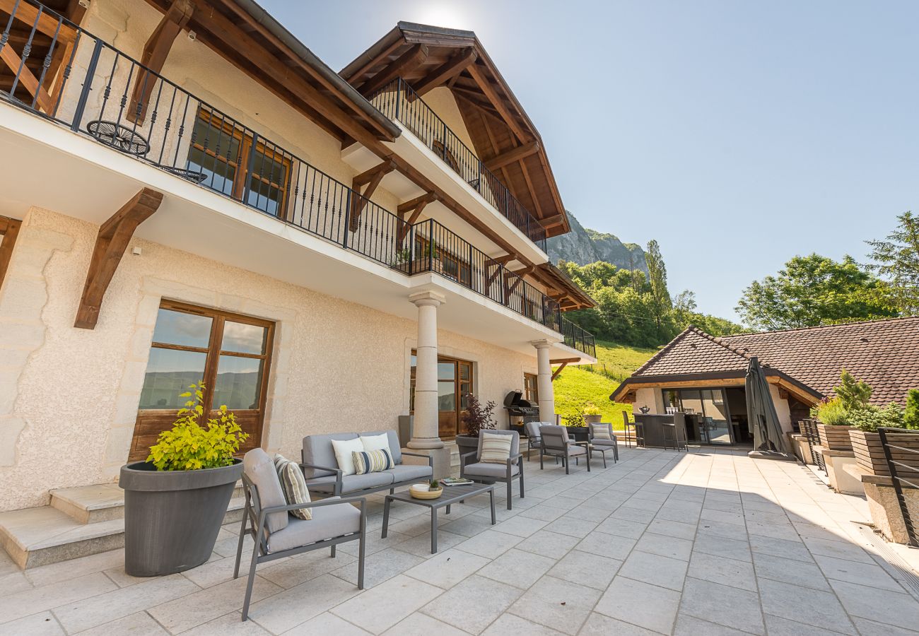 villa, luxe, location saisonnière, annecy, vacances, neige, piscine, hôtel, neige, soleil, hiver, jacuzzi, maison, vue lac 