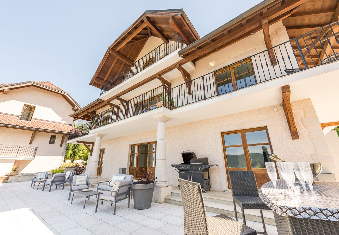 villa, luxe, location saisonnière, annecy, vacances, neige, piscine, hôtel, neige, soleil, hiver, jacuzzi, maison, vue lac 