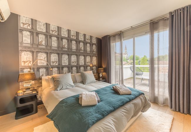 chambre double, location saisonnière, vacances, annecy, vue lac, vue montagne, luxe, appartement, villa, hôtel, neige, soleil