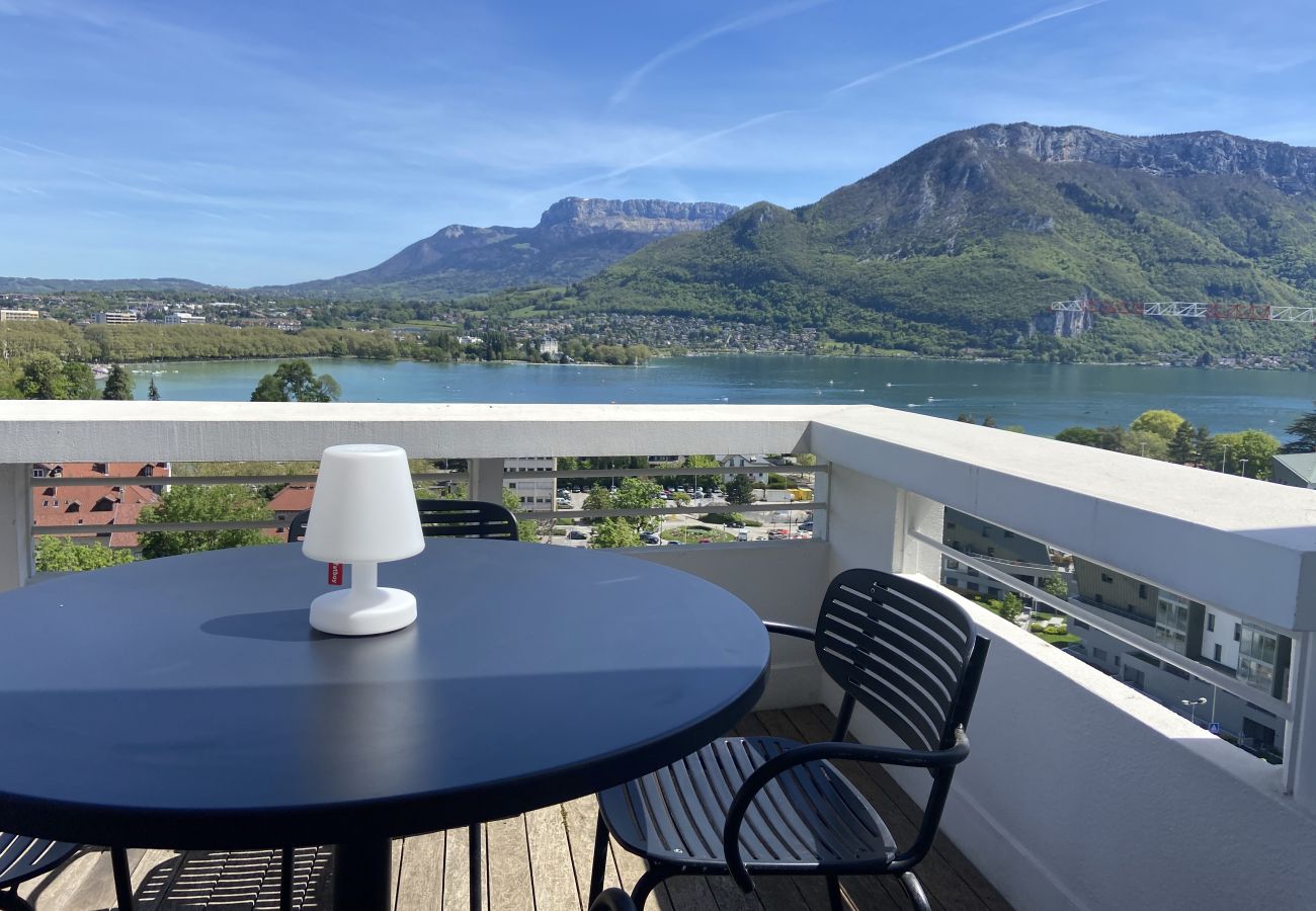 balcon, location saisonnière, vacances, annecy, vue lac, vue montagne, luxe, appartement, villa, hôtel, neige, soleil