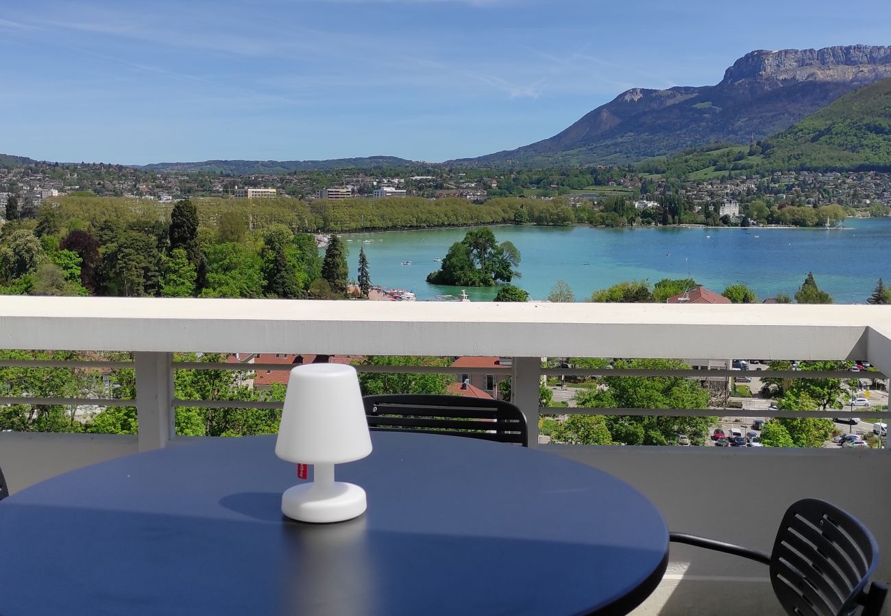 balcon, location saisonnière, vacances, annecy, vue lac, vue montagne, luxe, appartement, villa, hôtel, neige, soleil