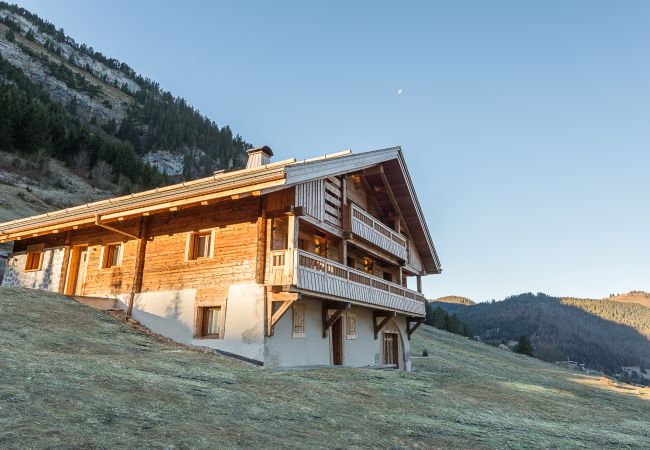 chalet, luxe, location saisonnière, clusaz, vacances, ski, neige, montagne, hôtel, neige, soleil, hiver, jacuzzi, alpes 