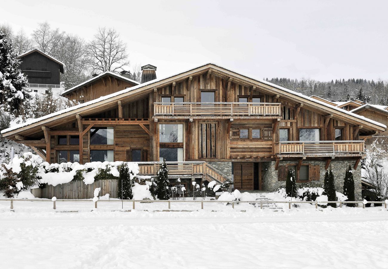 façade, chalet de luxe, location saisonnière, combloux, vacances, lac, montagne, Mont-Blanc, villa, hôtel, neige, soleil 