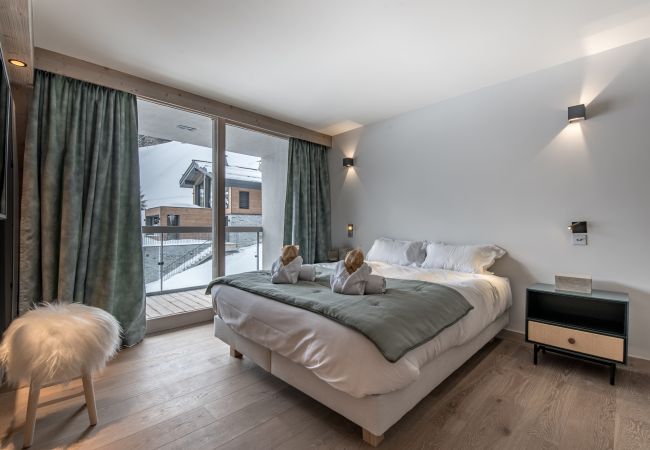 Appartement à louer Courchevel pieds des pistes avec piscine, location de luxe dans les alpes, conciergerie au centre village