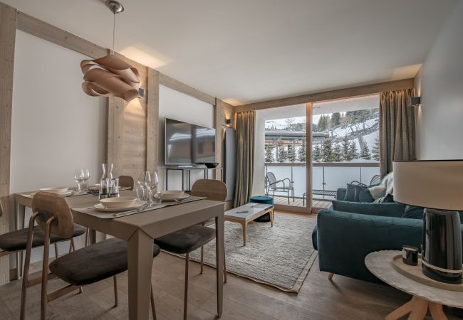 Appartement à louer Courchevel pieds des pistes avec piscine, location de luxe dans les alpes, conciergerie au centre village