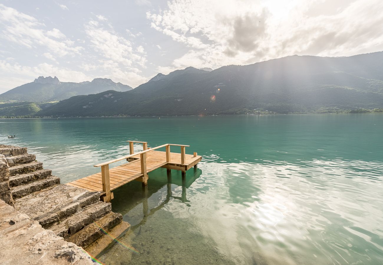 ponton privé, location saisonnière, vacances, annecy, vue lac, vue montagne, luxe, maison, villa, hôtel, neige, soleil