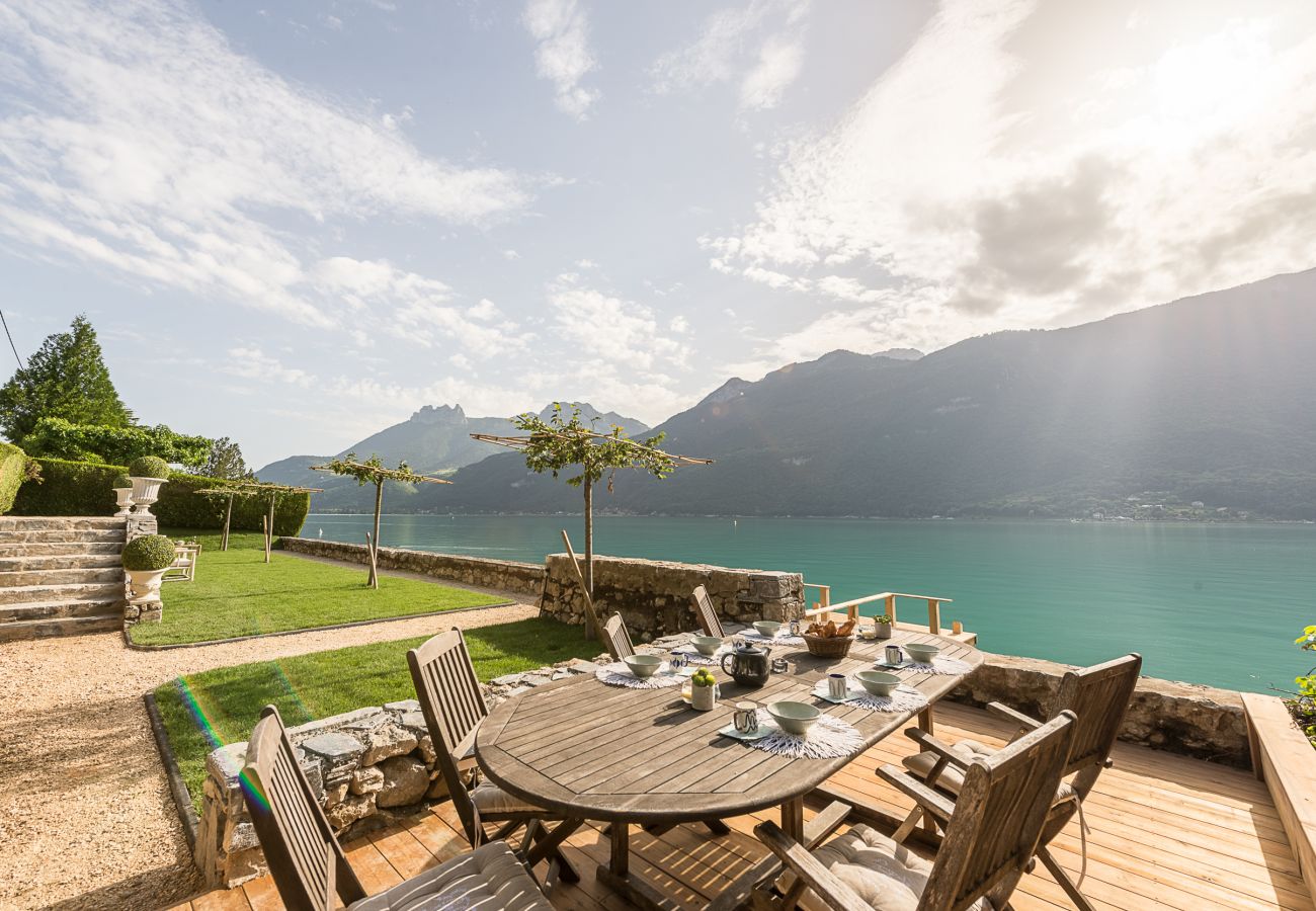 terrasse, plage privée, location saisonnière, vacances, annecy, lac, montagne, luxe, maison, villa, hôtel, neige, soleil