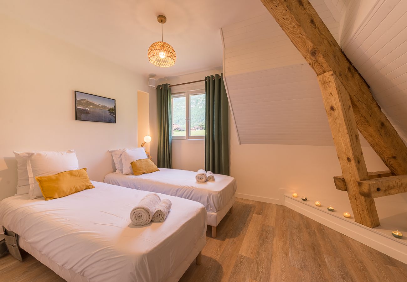 chambre double, location saisonnière, vacances, annecy, vue lac, vue montagne, luxe, maison, villa, hôtel, neige, soleil