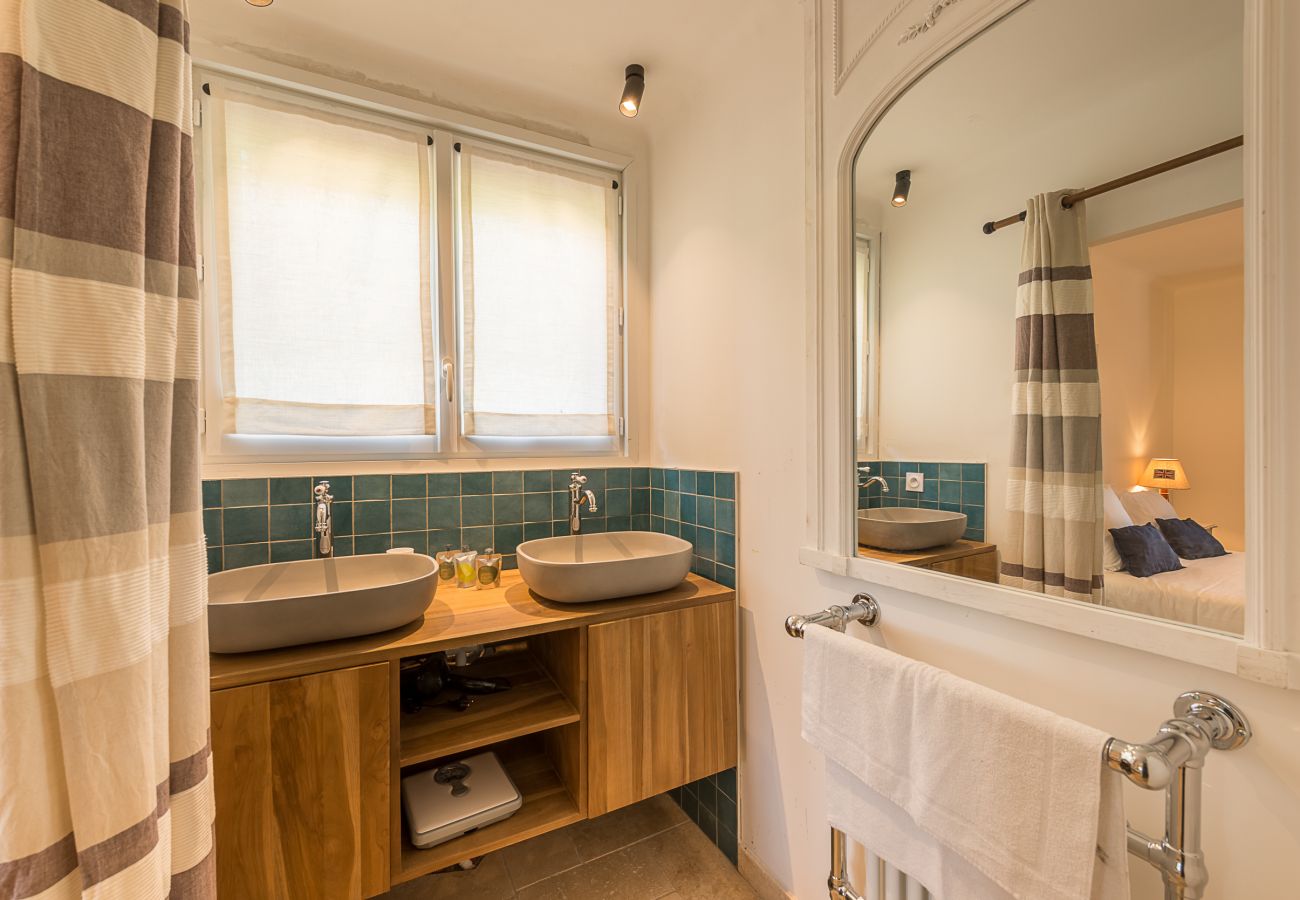 salle de douche, location saisonnière, vacances, annecy, vue lac, vue montagne, luxe, maison, villa, hôtel, neige, soleil