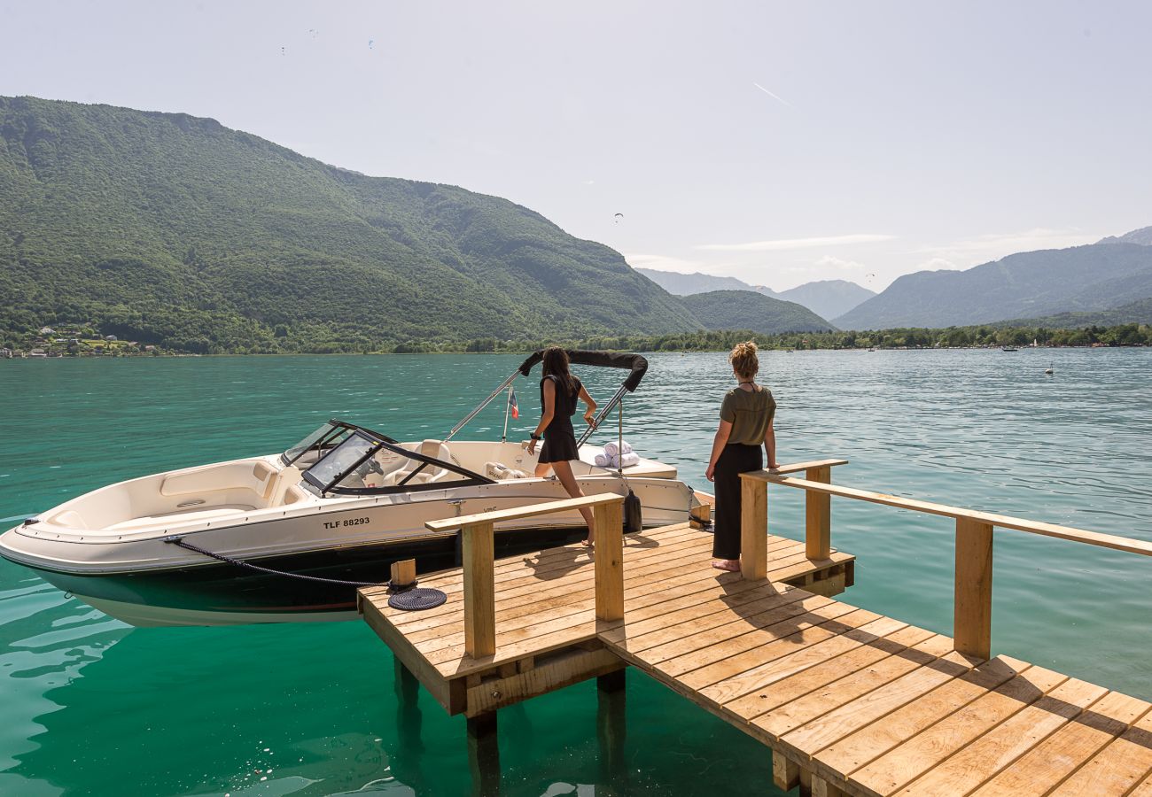 accès bateau, location saisonnière, vacances, annecy, vue lac, vue montagne, luxe, maison, villa, hôtel, neige, soleil