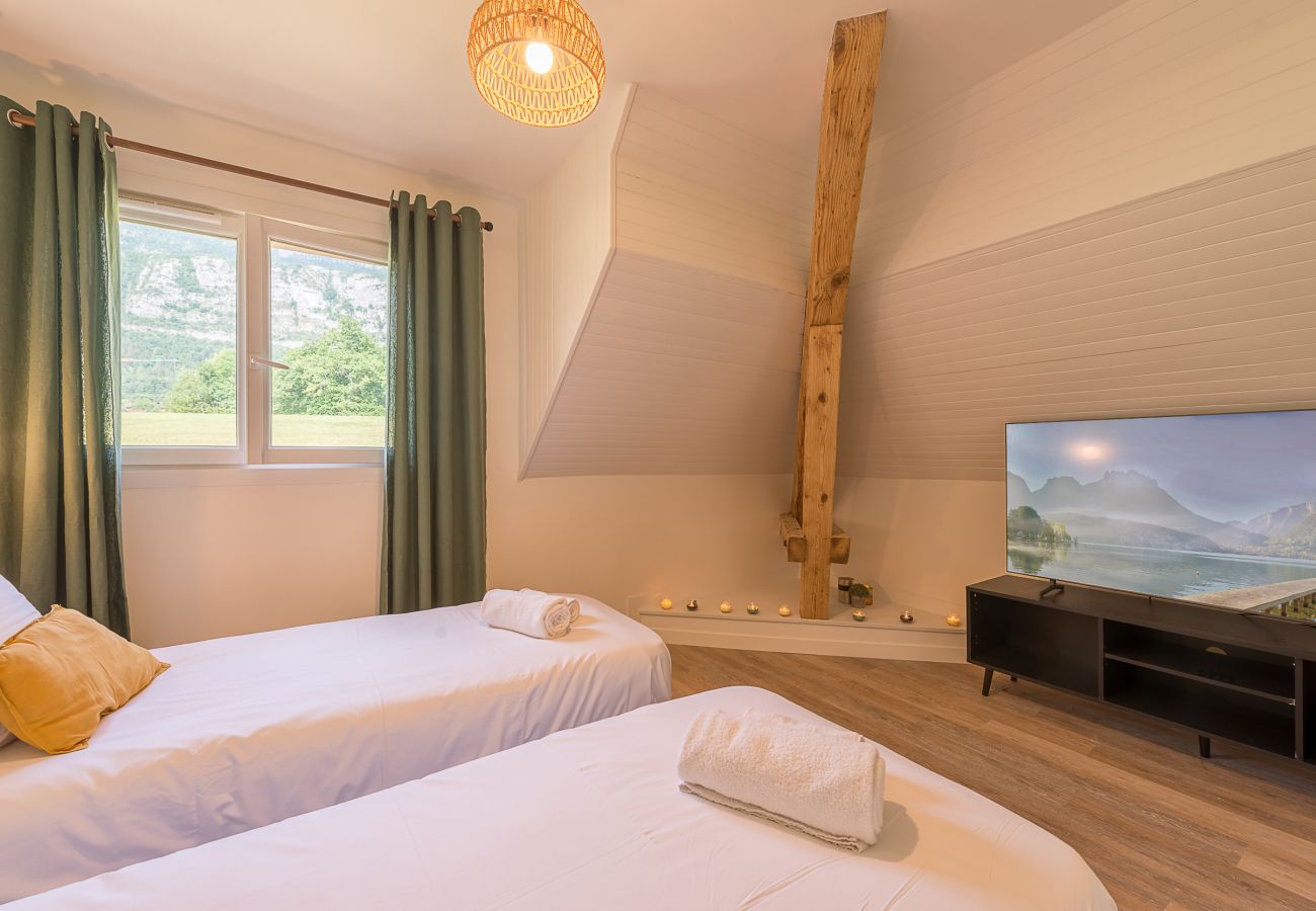 chambre, maison, villa, luxe, location saisonnière, annecy, vacances, vue lac, montagne, plage privée, hôtel, neige, soleil