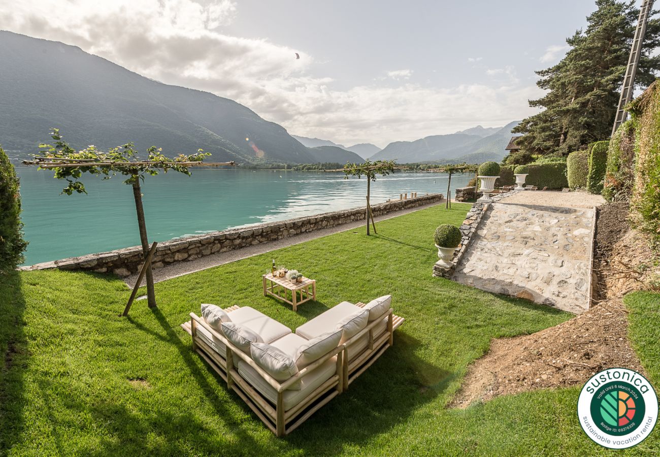 plage privée, ponton privé, logement de vacances, hotel de luxe, location saisonnière, Airbnb, lac d'Annecy, conciergerie 