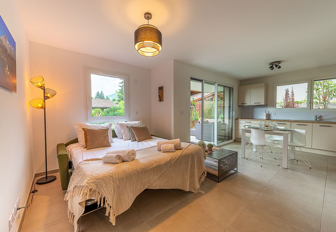 salon, appartement, luxe, location saisonnière, annecy, vacances, vue lac, montagne, spacieux, hôtel, neige, soleil