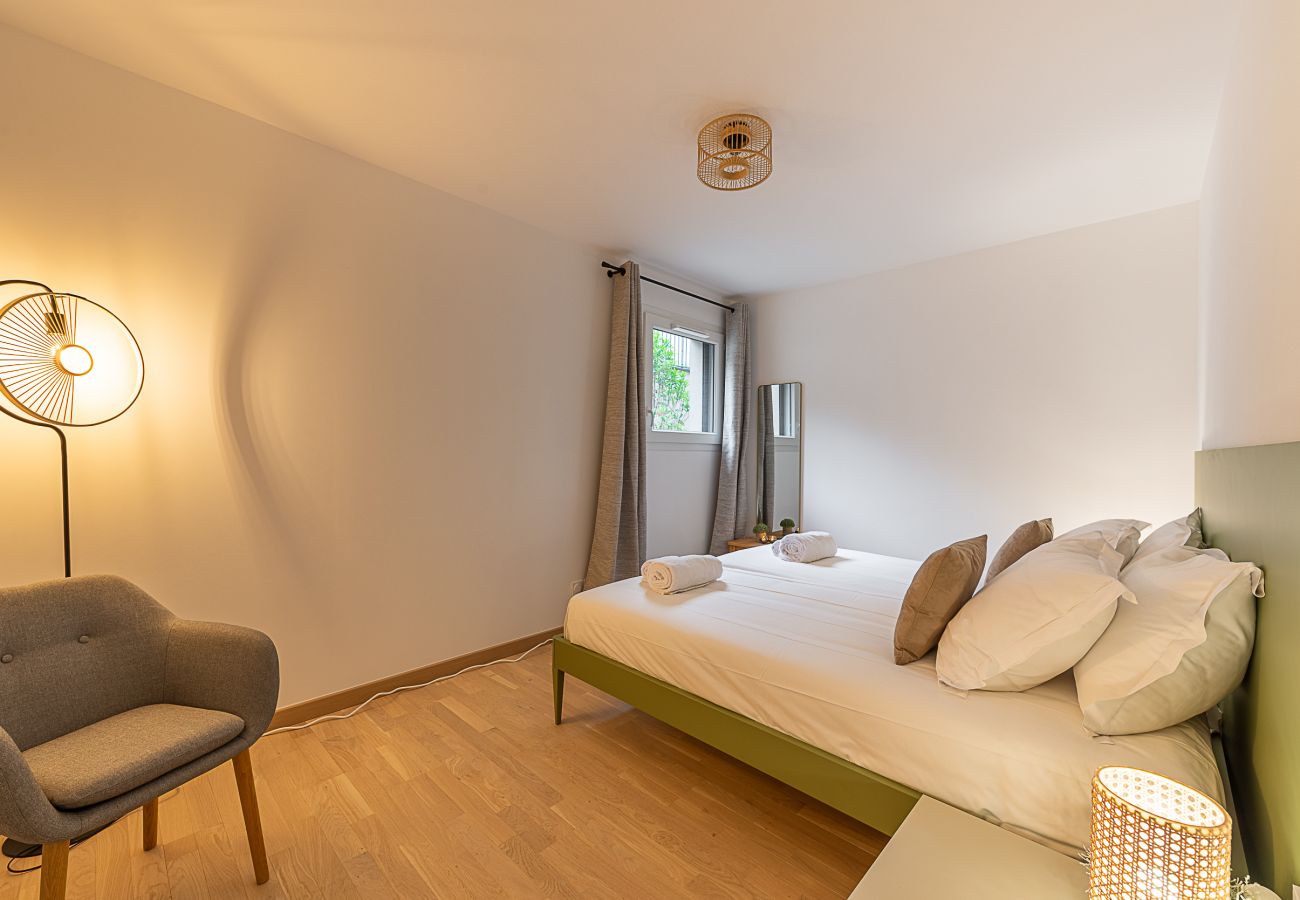 chambre, appartement, luxe, location saisonnière, annecy, vacances, vue lac, montagne, spacieux, hôtel, neige, soleil