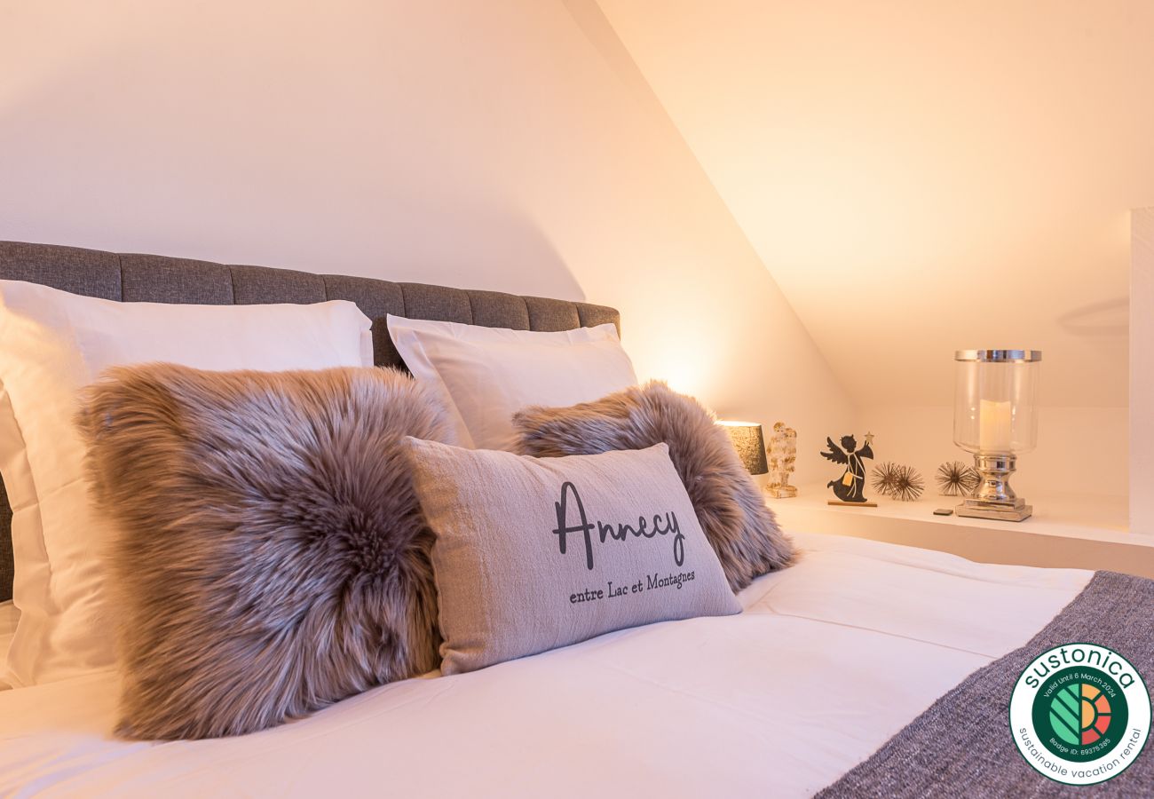 LLA Selections - Location saisonnière de maisons et chalets Premium appartement, balcon, vue lac et montagnes, location saisonnière, conciergerie haut de gamme, vacances, hôtel, annecy, luxe