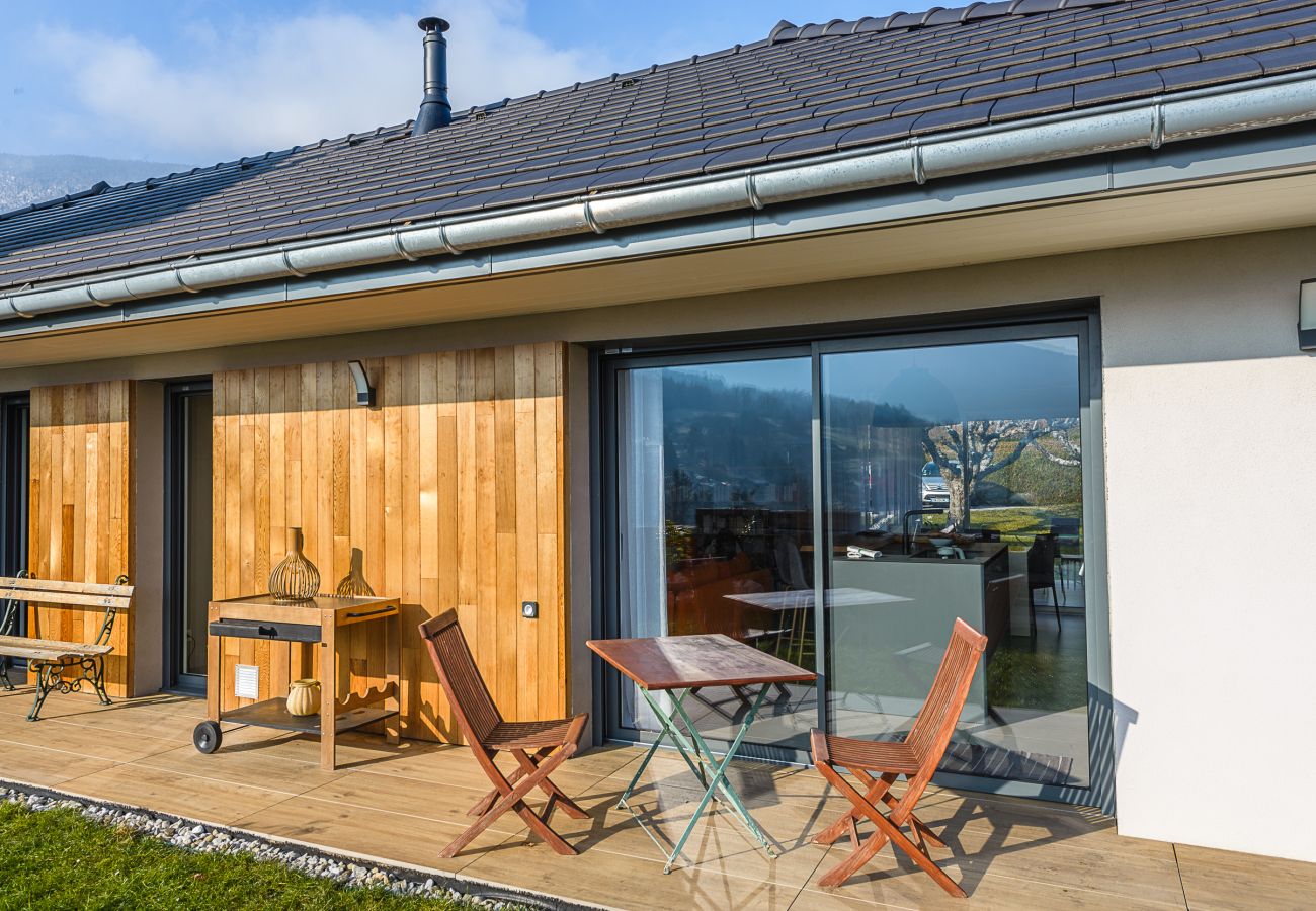 maison de luxe, vue lac, location saisonnière avec piscine, conciergerie haut de gamme, vacances, hôtel, annecy, été