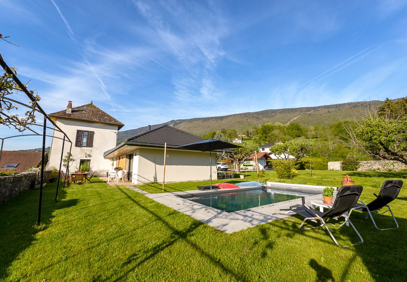 maison de luxe, vue lac, location saisonnière avec piscine, conciergerie haut de gamme, vacances, hôtel, annecy, été