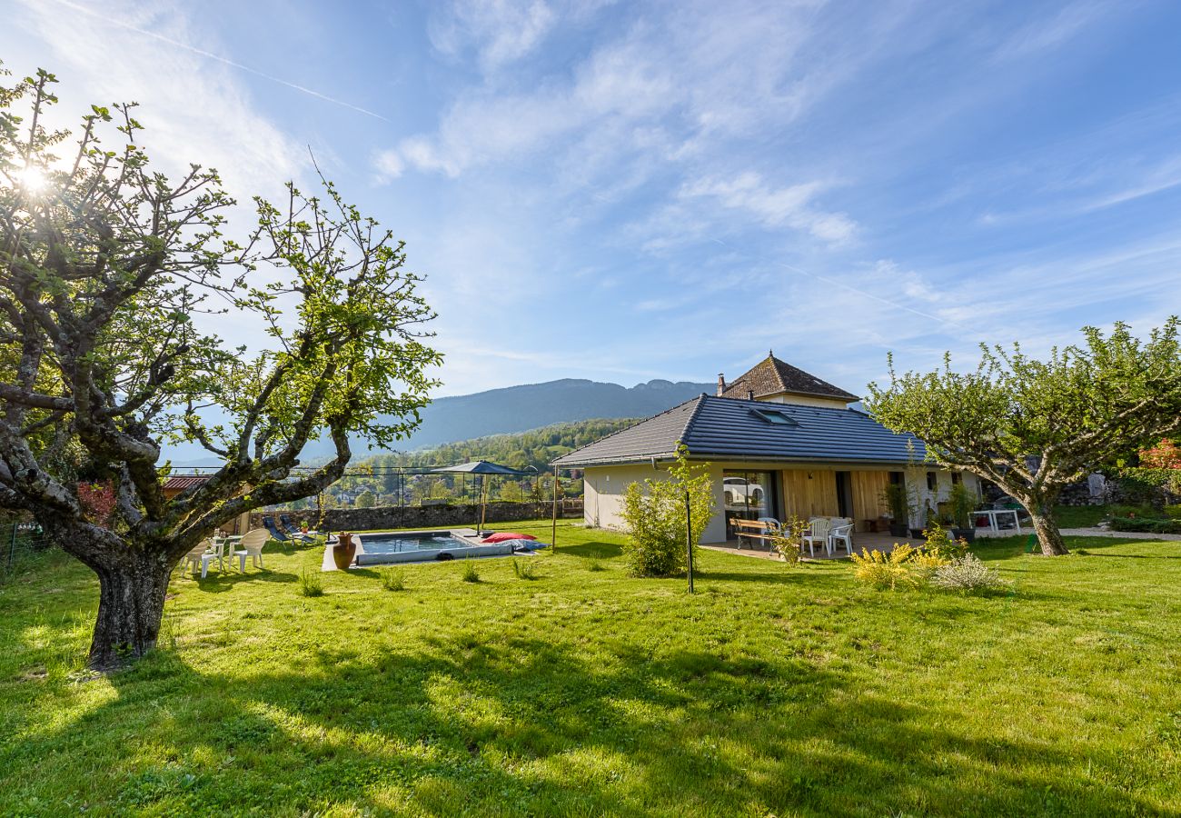 maison de luxe, vue lac, location saisonnière avec piscine, conciergerie haut de gamme, vacances, hôtel, annecy, été