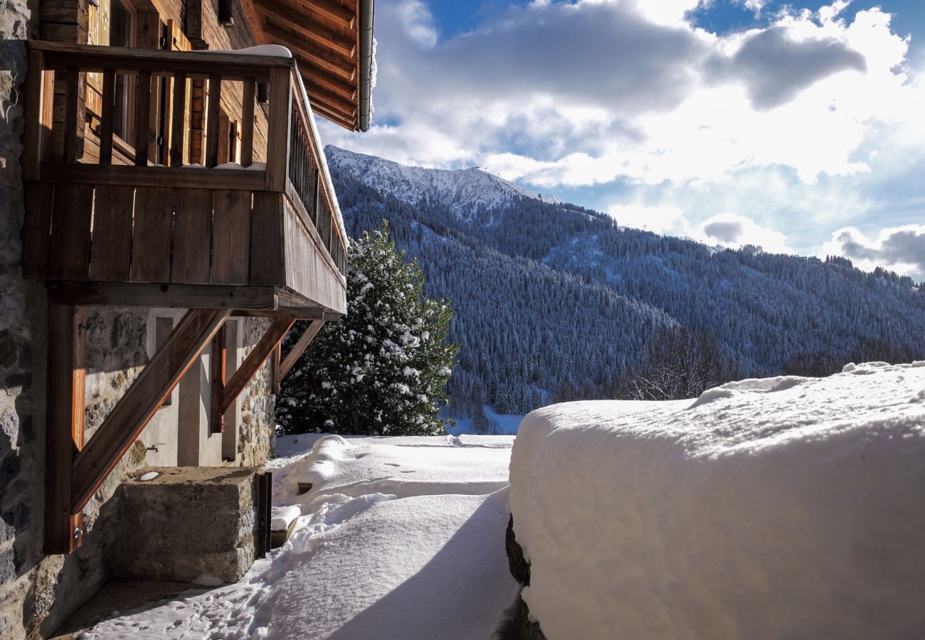chalet avec balcon vue montagne alpes nord