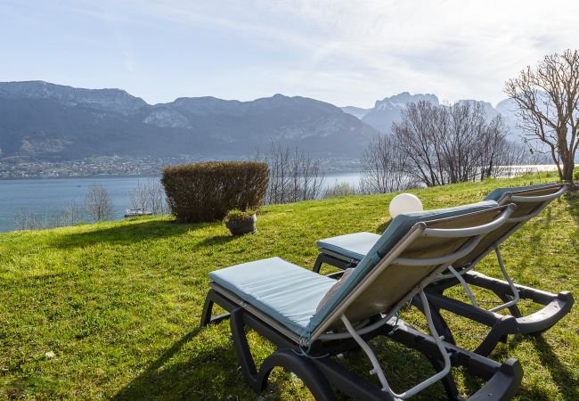 jardin, location saisonnière, conciergerie haut de gamme, vacances, hôtel, annecy, été, logement durable, super host,