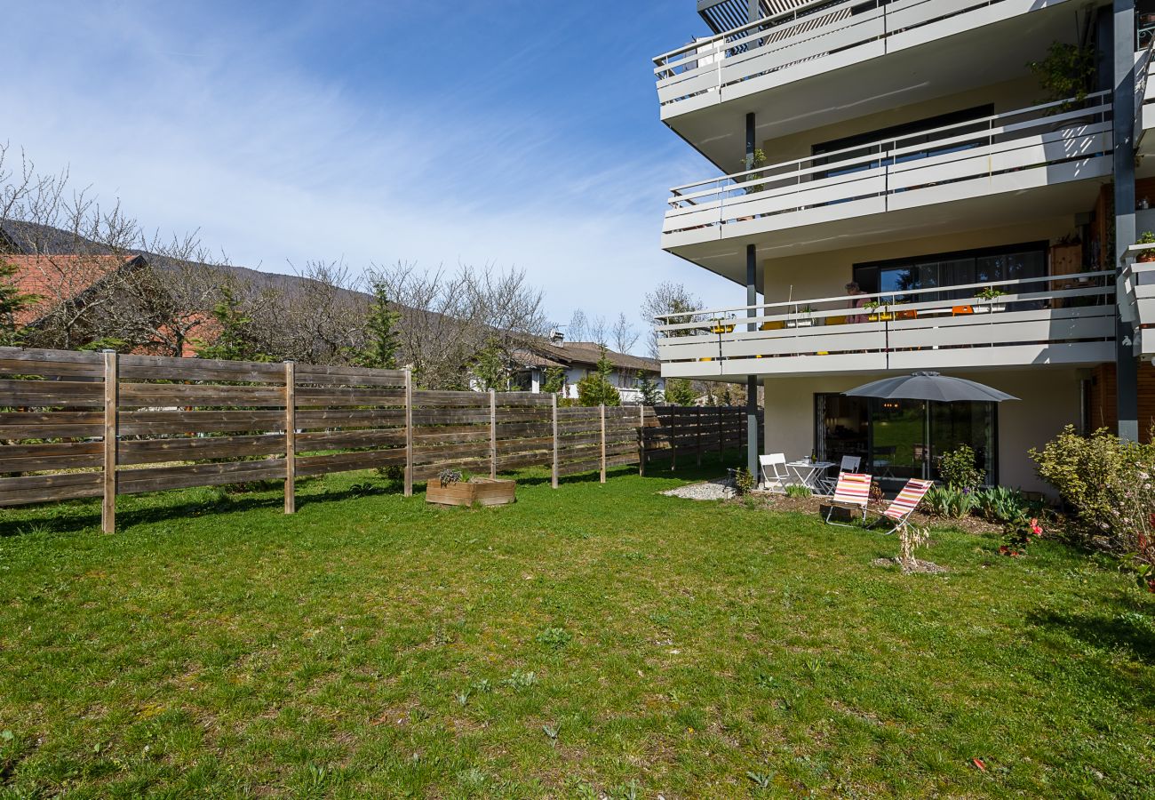 appartement éco responsable, rez-de-jardin, location saisonnière, conciergerie haut de gamme, vacances, hôtel, annecy, été