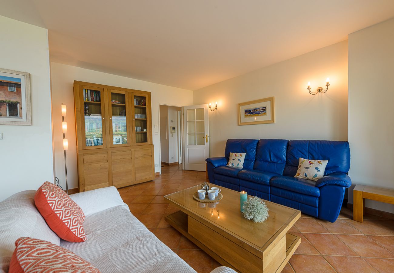 appartement de standing, vue lac, location saisonnière Premium, annecy, conciergerie haut de gamme, vacances, airbnb luxe